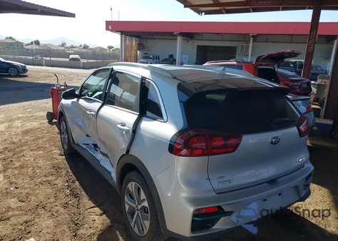 2021 Kia Niro Ev Ex z USA, uszkodzony, nr VIN KNDCC3LG5M5107472